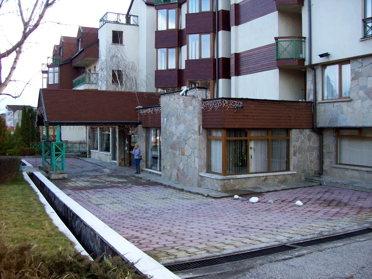 Arrive Early: How to Beat the Bansko Gondola Queue in Bansko, Bulgaria