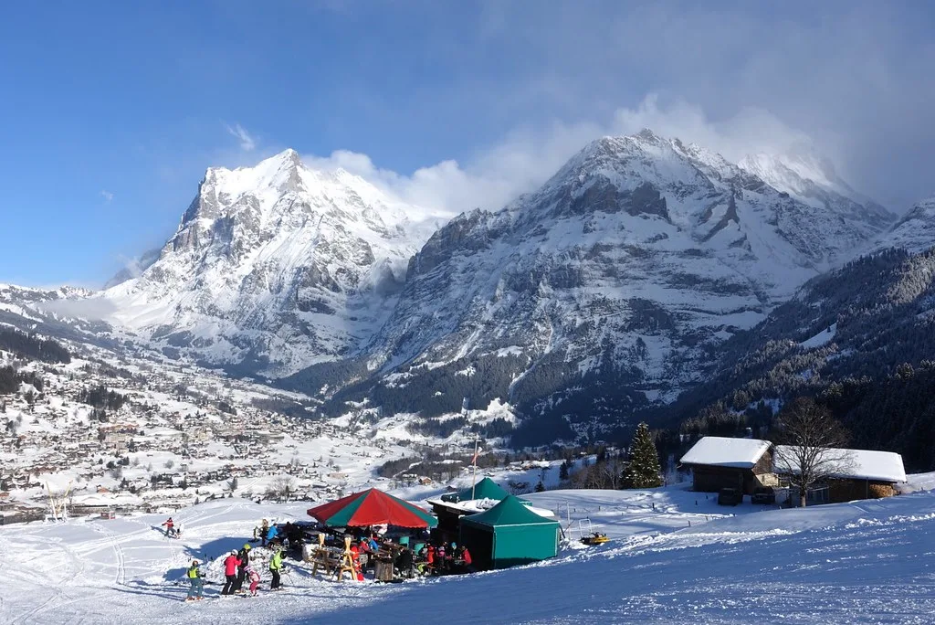 Borovets Nightlife & Après-Ski 2026: Bars, Clubs & the Buzz Strip