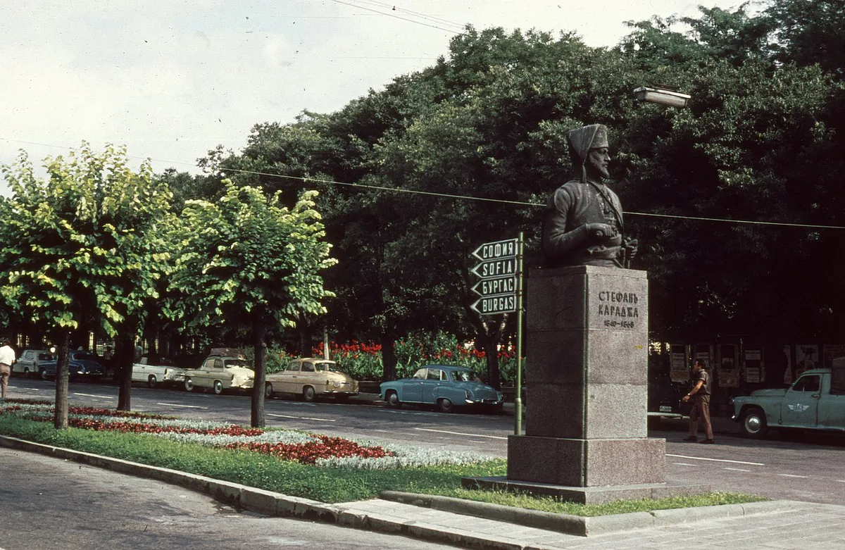 Sztefan Karadzsa mellszobra a Szlivnyica sugárút elején. Fortepan 69819 — 2