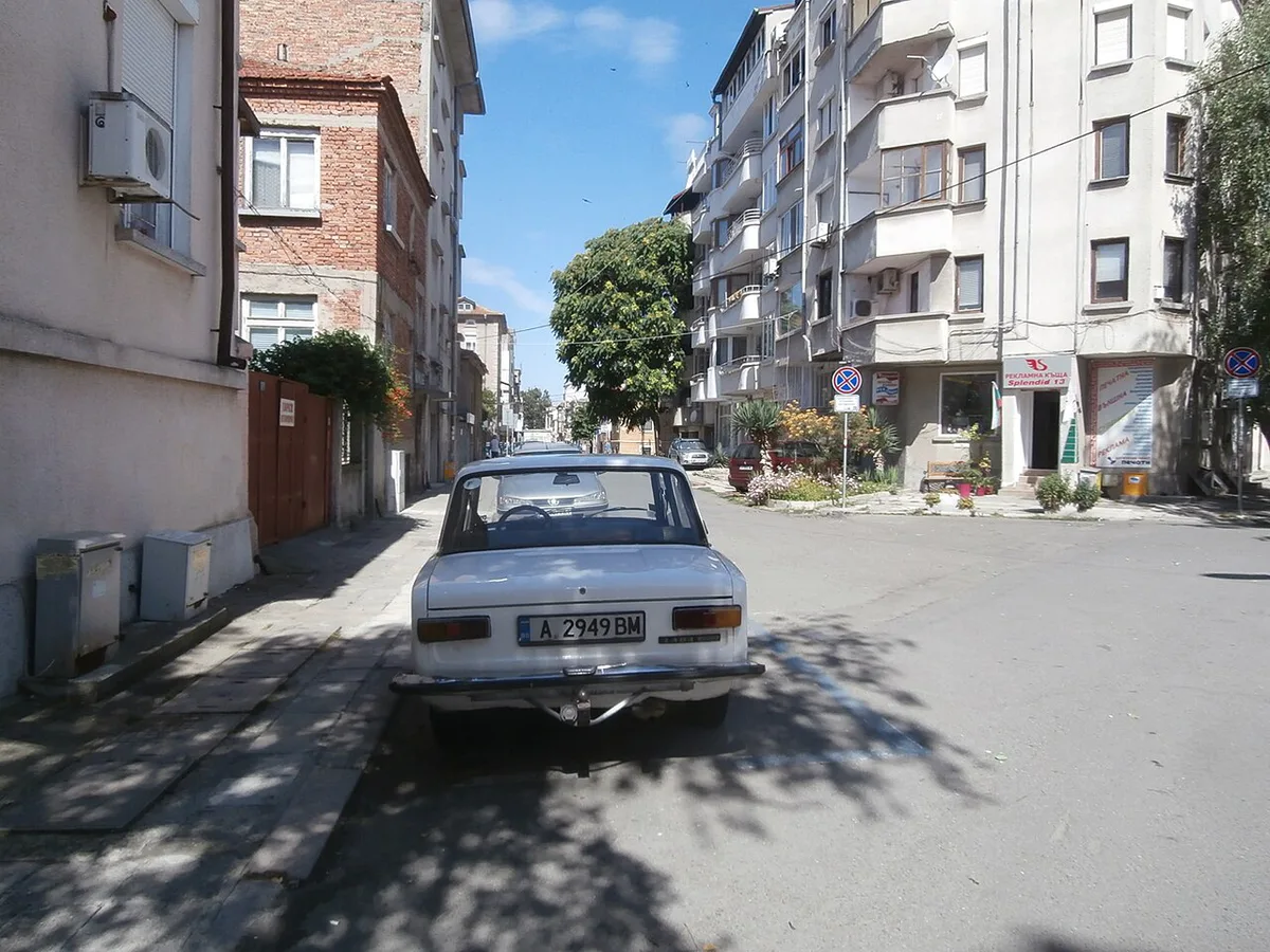 Street parking in central Burgas, Bulgaria — 1