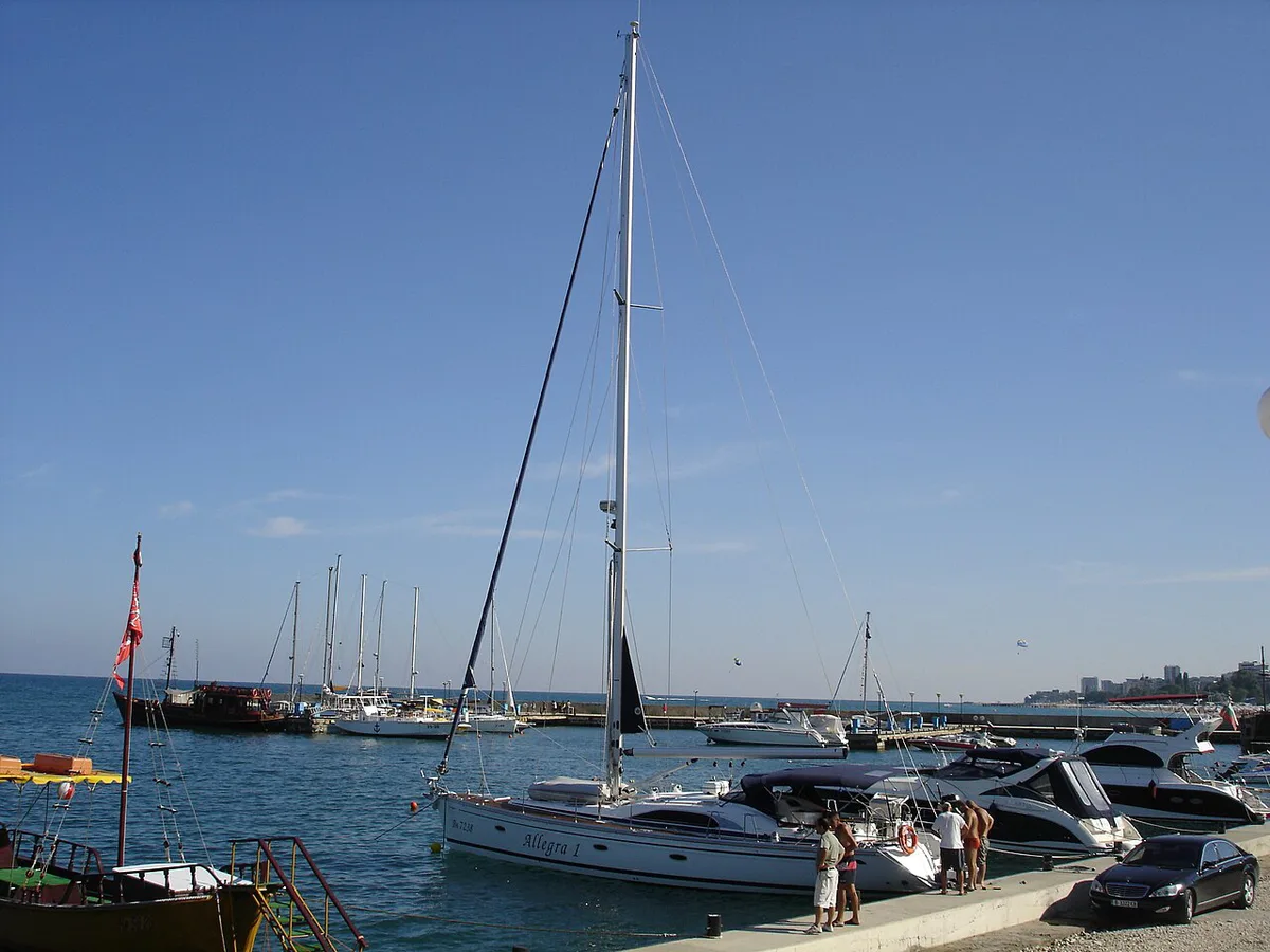 Excursion boat near Golden Sands, Bulgaria — 1