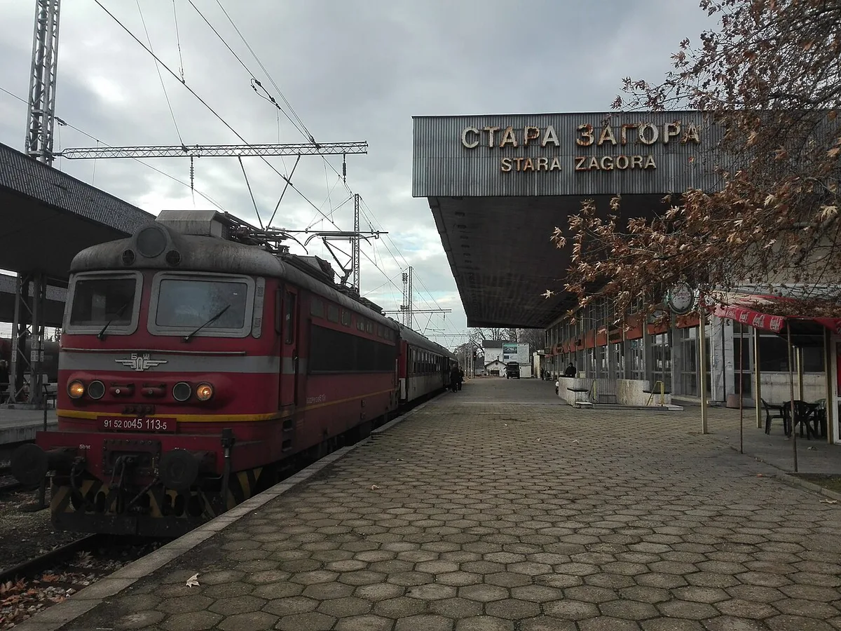 Railway station and city approach at Stara Zagora, Bulgaria — 1