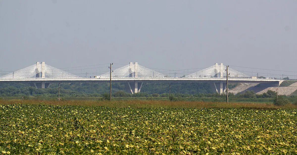 Danube Bridge 2 (New Europe Bridge) connecting Vidin, Bulgaria to Calafat, Romania — 1