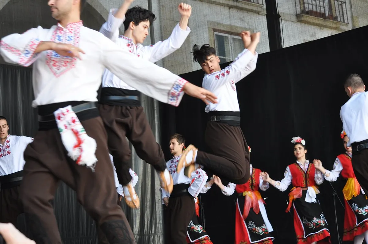 Dancers in traditional Bulgarian folk costume