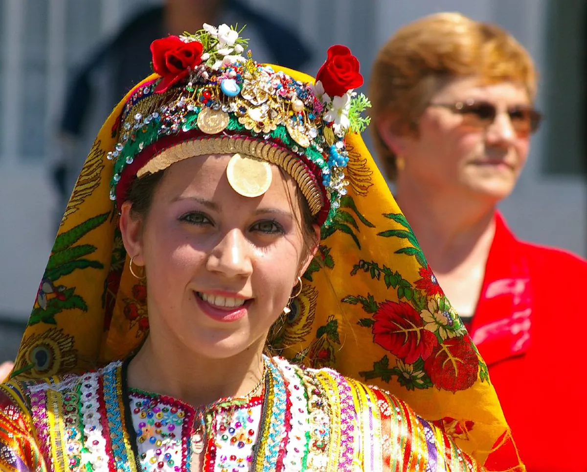 Bulgarian folk performers in traditional costume — Koprivshtitsa festival, Bulgaria