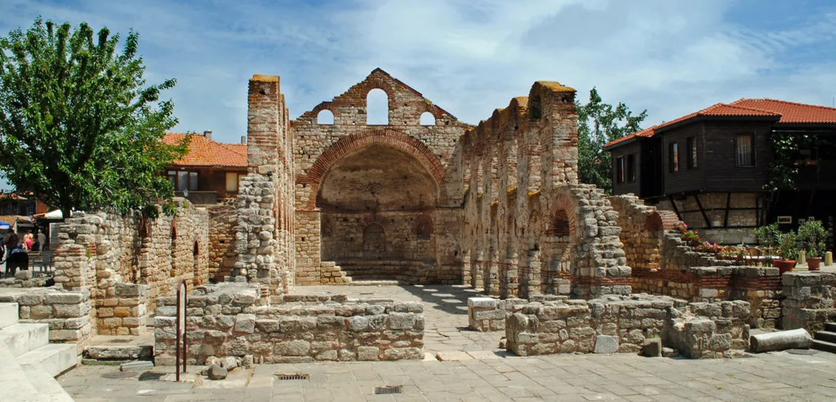 Nessebar old town cobbled street — nessebar old town