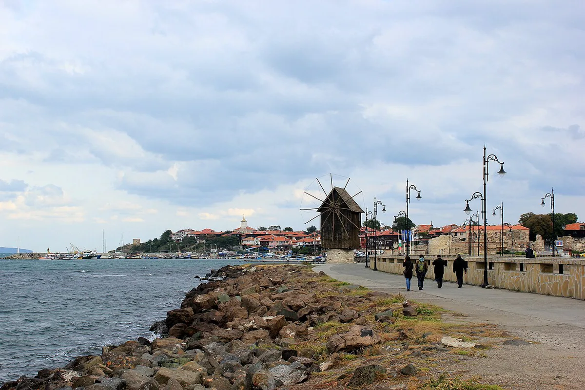 Road entrance to pedestrian Nessebar Old Town, Bulgaria — 1