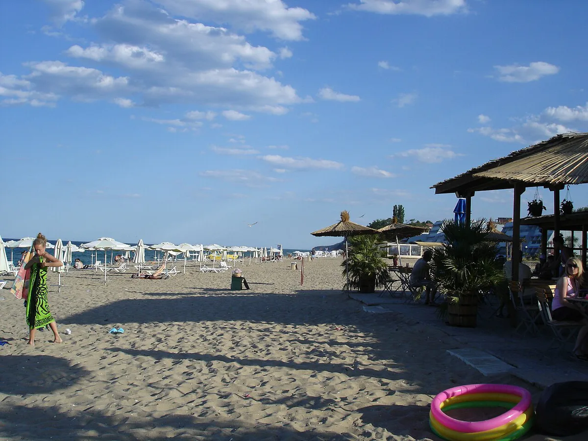 Long sandy beach with dunes in Obzor, Bulgaria — 1