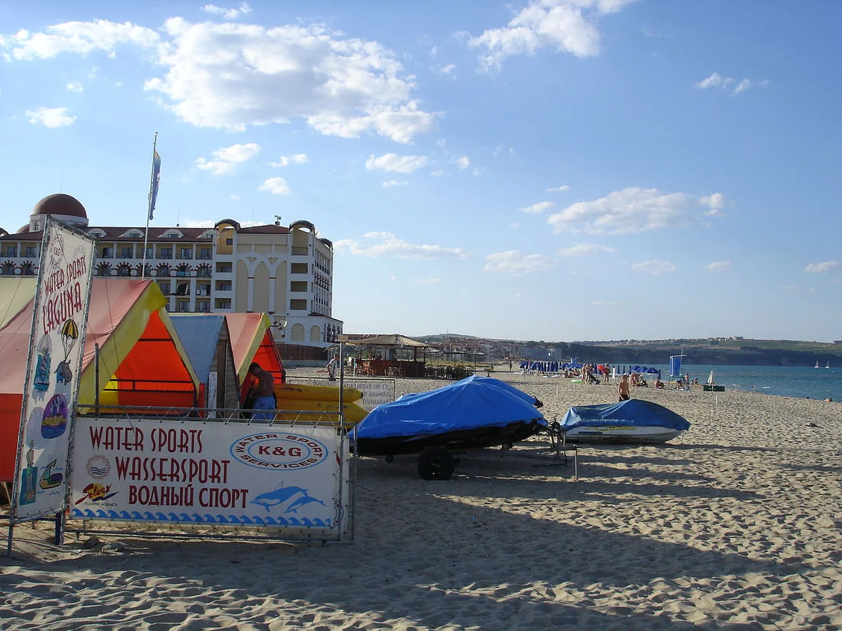 Long sandy beach with dunes in Obzor, Bulgaria — 2