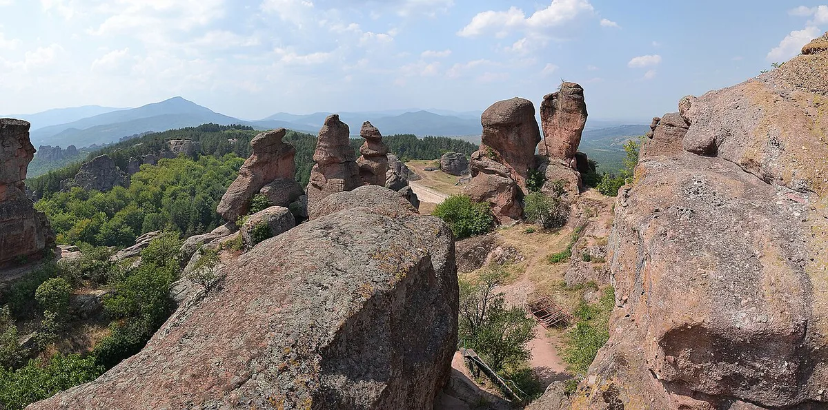 Fortress and rock formations at Belogradchik, Bulgaria — 1