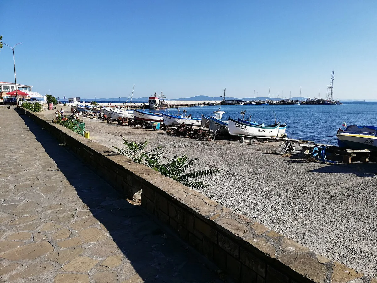 Harbourside dining in Pomorie, Bulgaria — 2