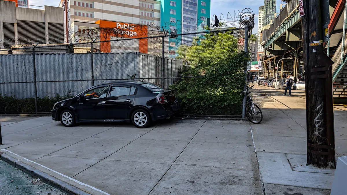 Ruse Parking at a Glance — a scene in Ruse