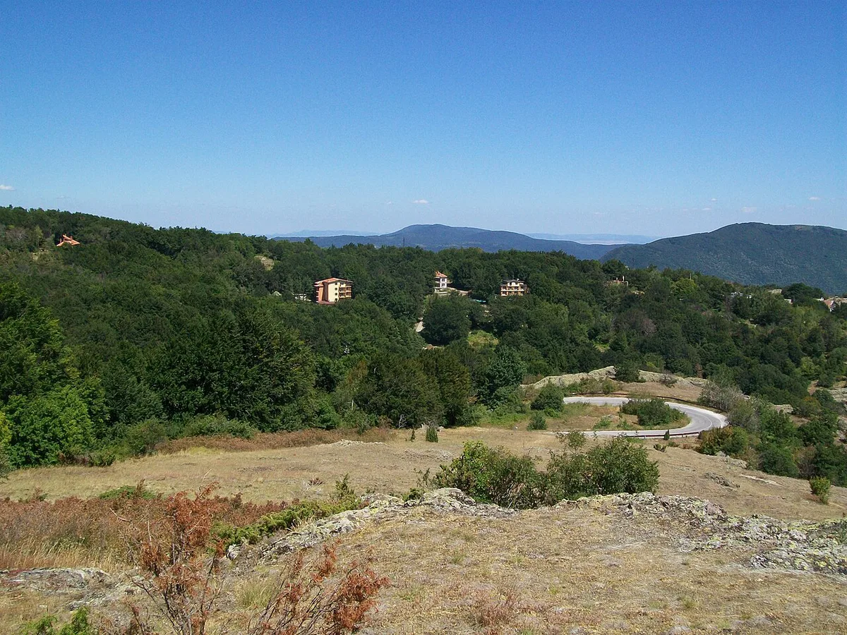 Halkata rock arch trail in Sinite Kamani Nature Park above Sliven, Bulgaria — 1