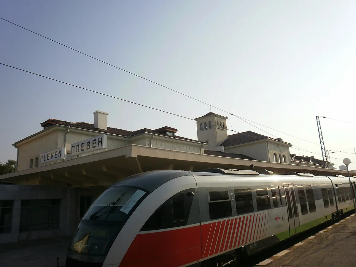 Train and road journey between Sofia and Pleven, Bulgaria — 2