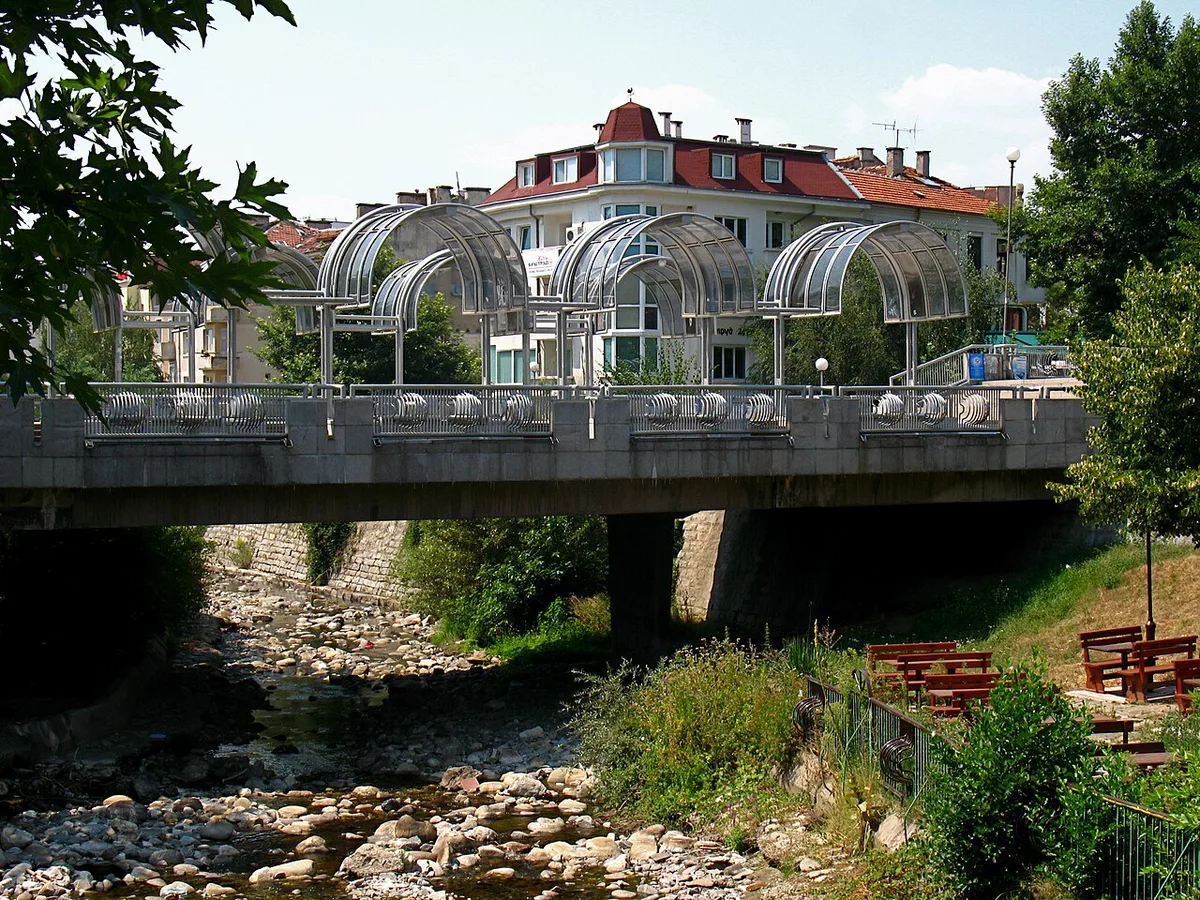 Cobblestone street lined with Revival-era houses in Blagoevgrad's old town, Bulgaria — 2