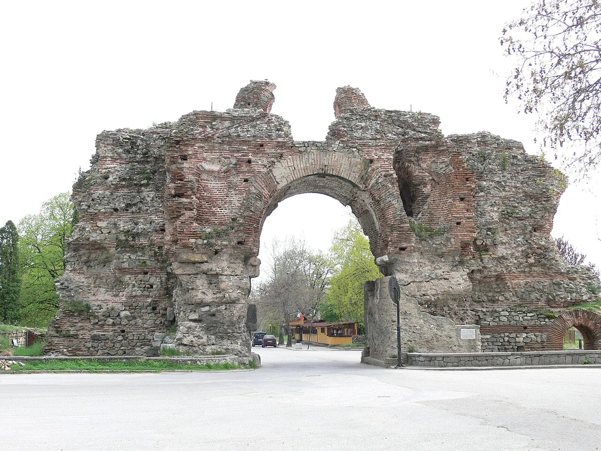 Roman walls and mineral springs in Hisarya Bulgaria — 2