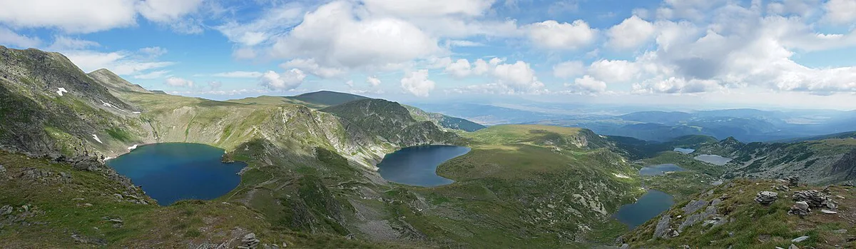 Sapareva Banya geyser with the Rila Mountains behind it, Bulgaria — 1
