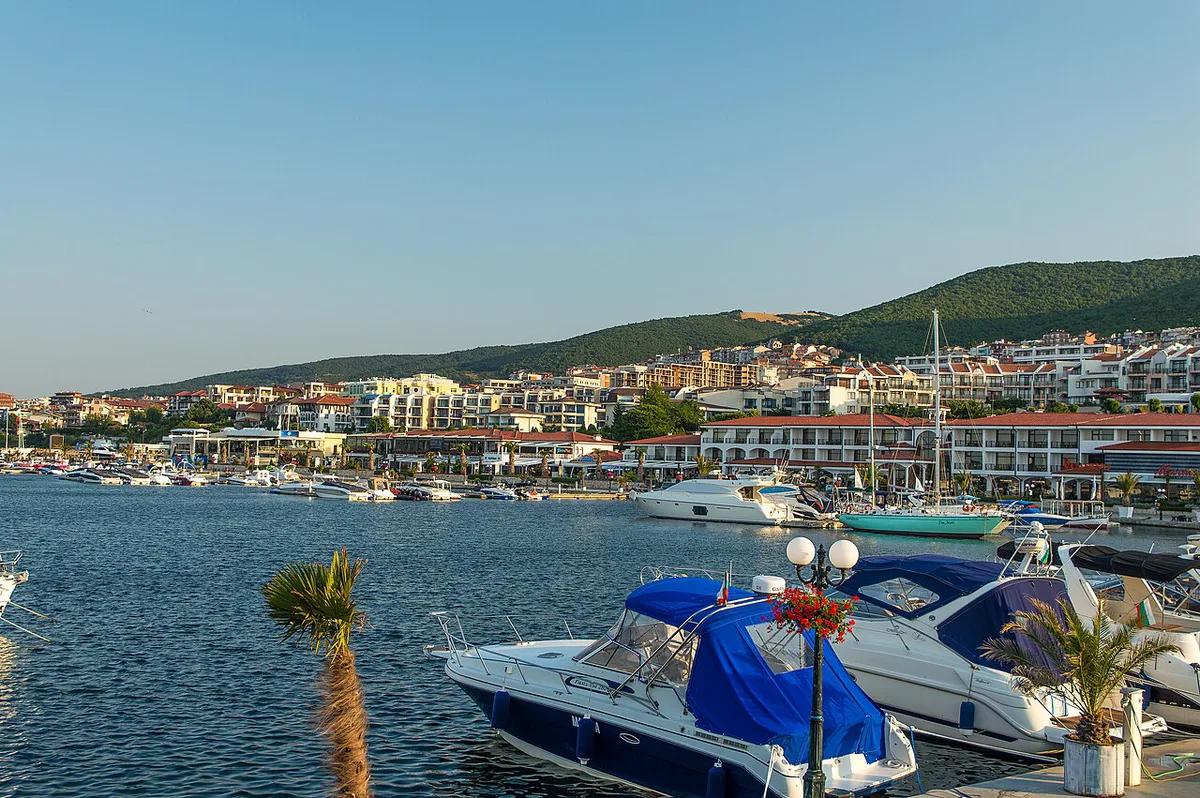 Marina and seafront promenade in Sveti Vlas, Bulgaria — 1