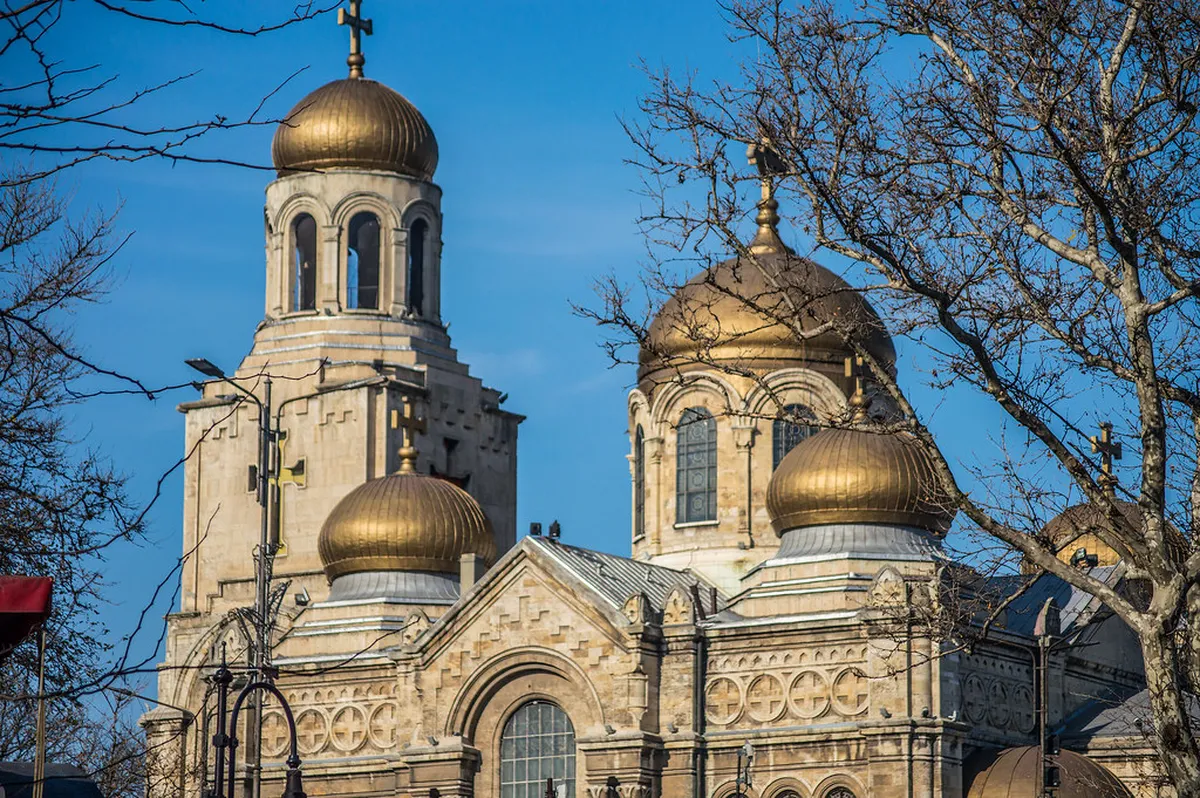 9 Essential Tips for Visiting the Dormition of the Mother of God Cathedral