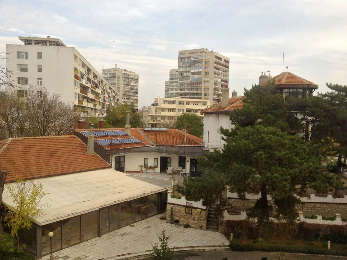 Varna to Golden Sands Transport Guide: Taxi, Bus & More