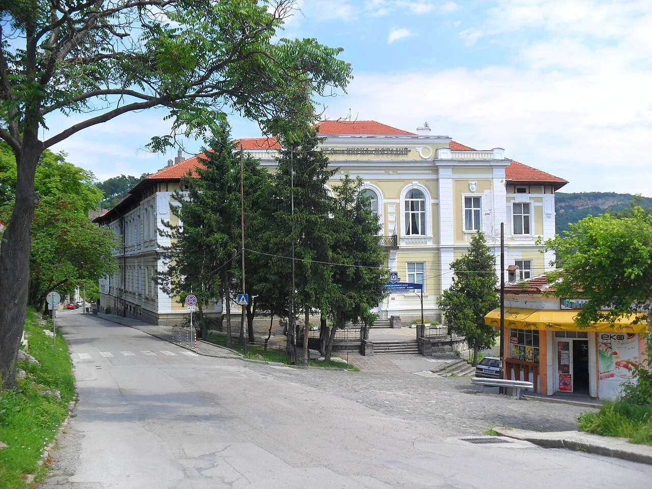 Veliko Tarnovo to Varna: Bus, Train, or Drive?